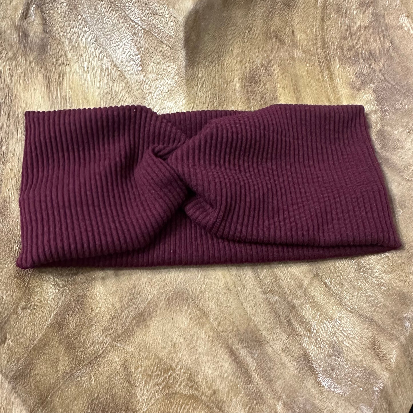 Maroon ribbed headband