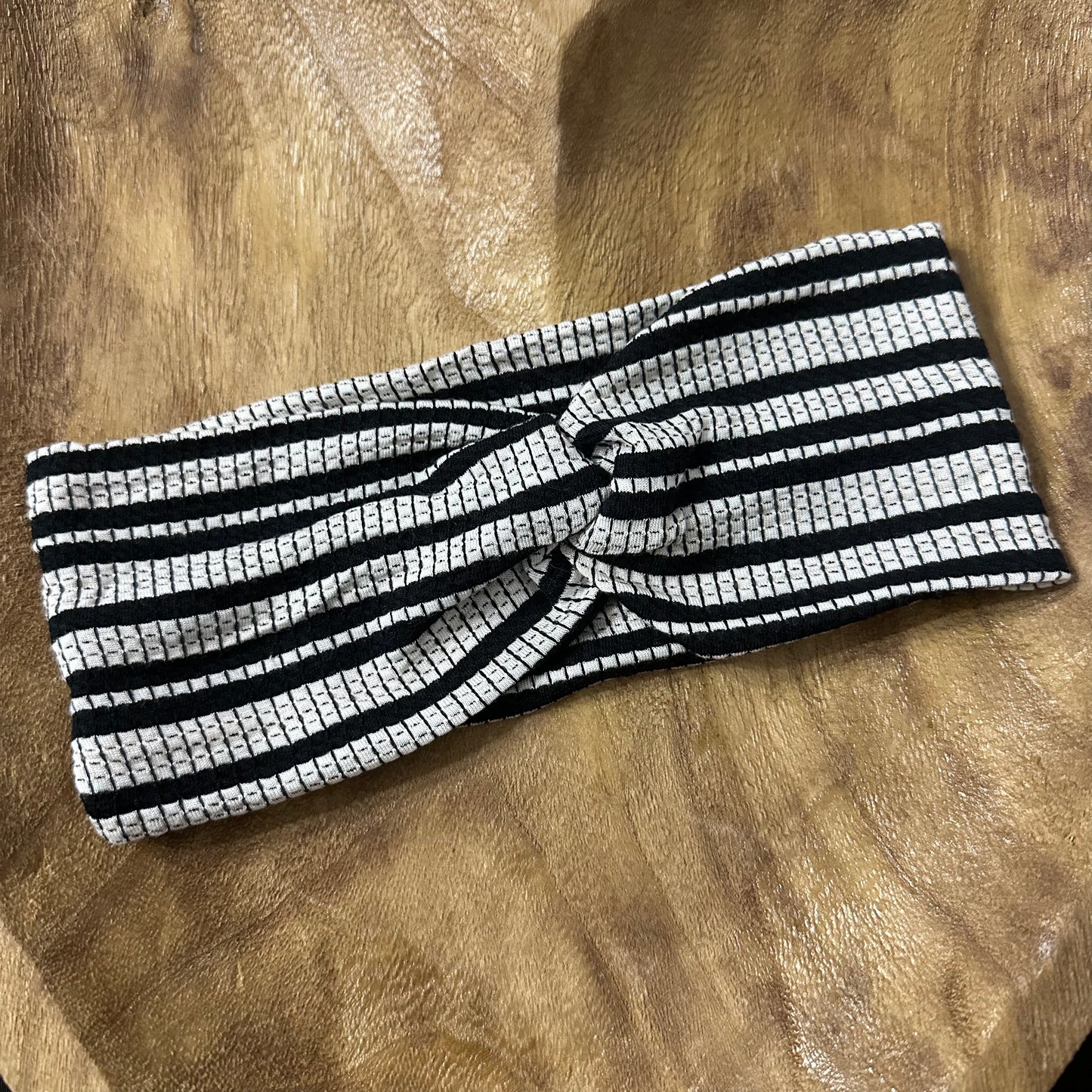 Black and white ribbed headband